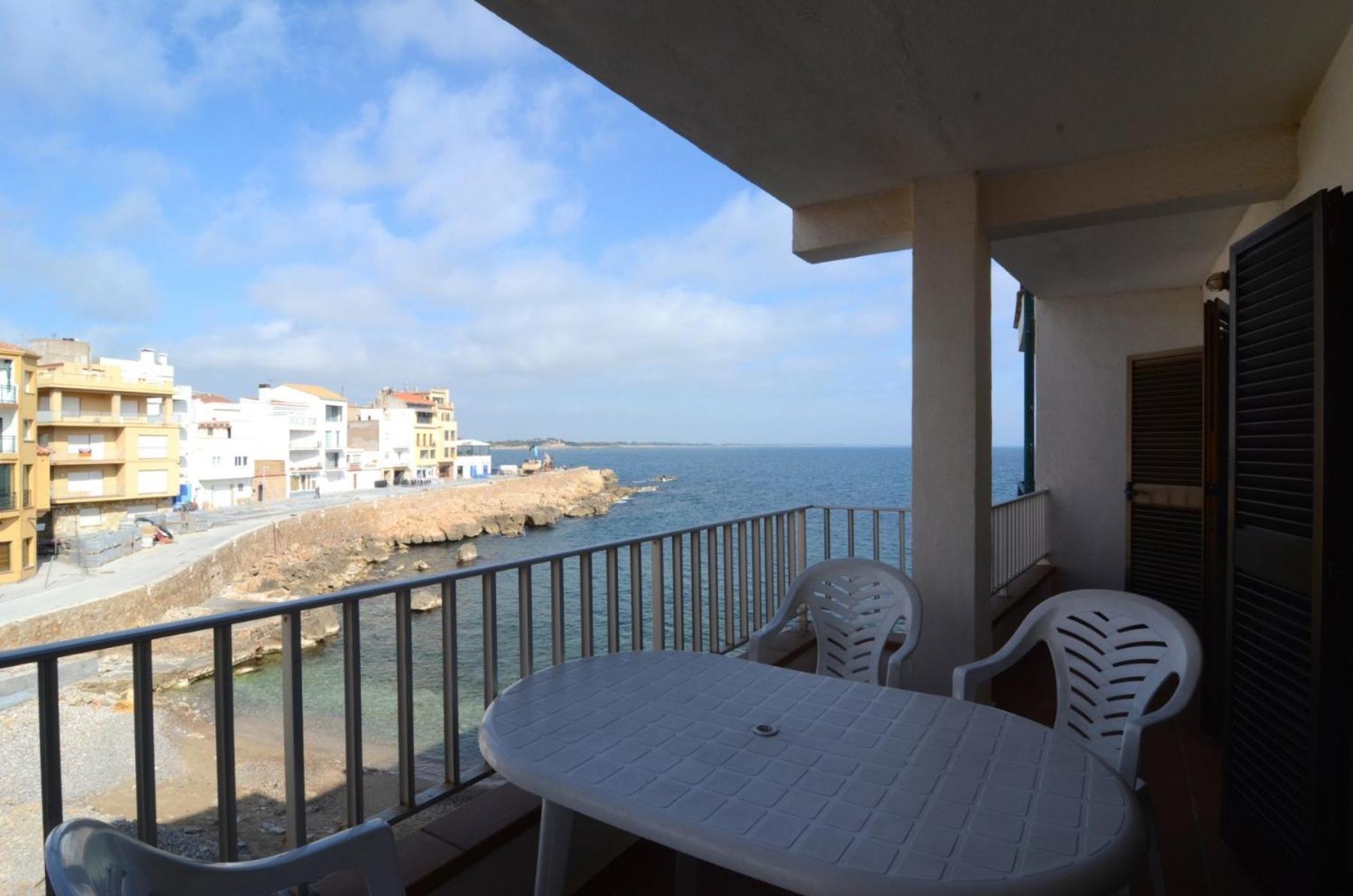 Apartamentos Els Pescadors L'Escala Exterior photo